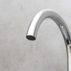 VERBA Смеситель для кухни с поворотным изливом, выс.излива 25,6 см, дл.23,4 см,латунь/хром, LM11405C