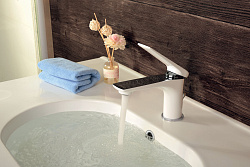 Смеситель для раковины, монолитный, высота излива 8 см, длина 13 см, с донным клапаном клик-клак (хр