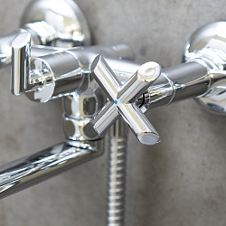 Смеситель для ванны с плоским изливом 20 см, двуручковый, поворотный переключатель, латунь/хром